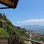 Tosca فيلة توسكولانو ماديرنو